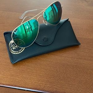 Green mirror Aviator RayBan sunglasses
